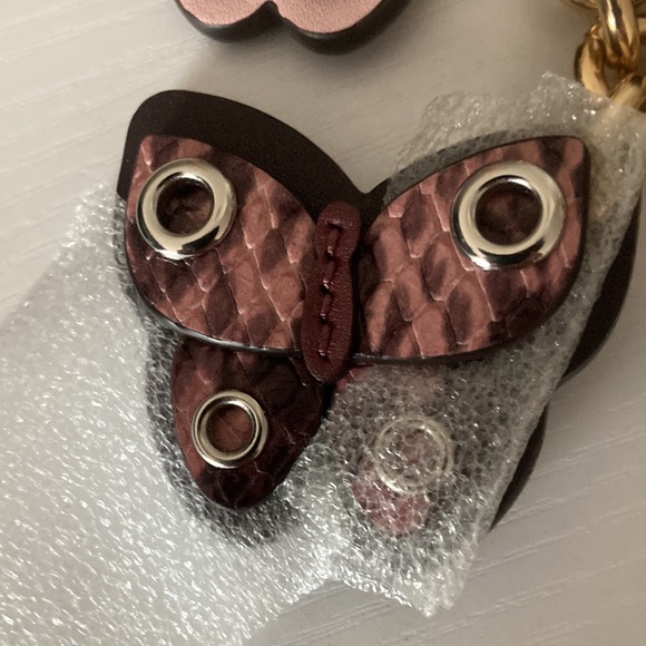NWT Coach RARE Butterfly Cluster Charm keyring Pink with its pouch - Picture 4 of 9